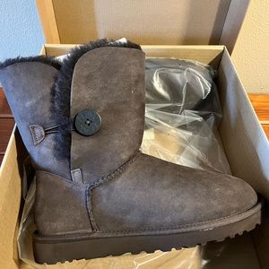UGG Bailey button boots chocolate size 9